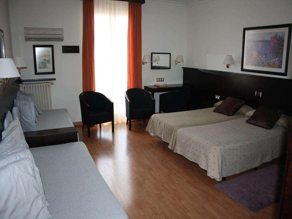 Gaudi Hotel Барселона Стая снимка